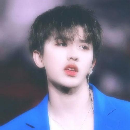 蔡徐坤的帅气照片